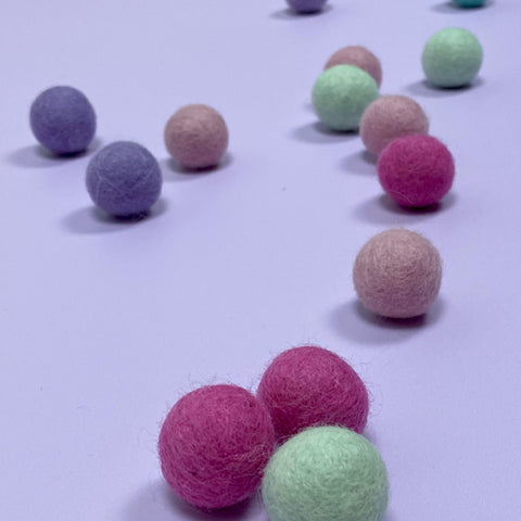 Bubble Gum Felt Balls - Light Lion